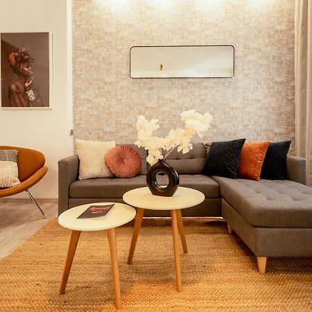 Ideal Stay: Spacious 2Br Apt Near Calea Victoriei Бухарест Экстерьер фото