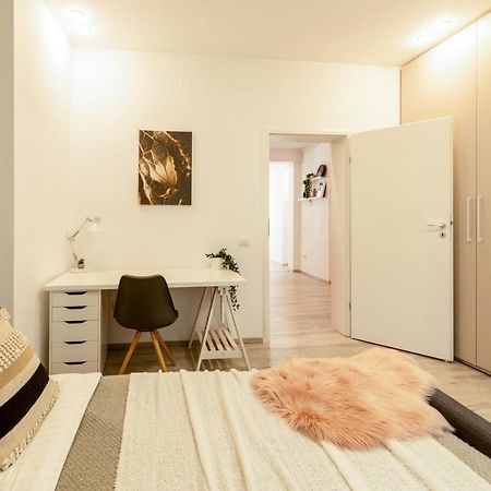 Ideal Stay: Spacious 2Br Apt Near Calea Victoriei Бухарест Экстерьер фото