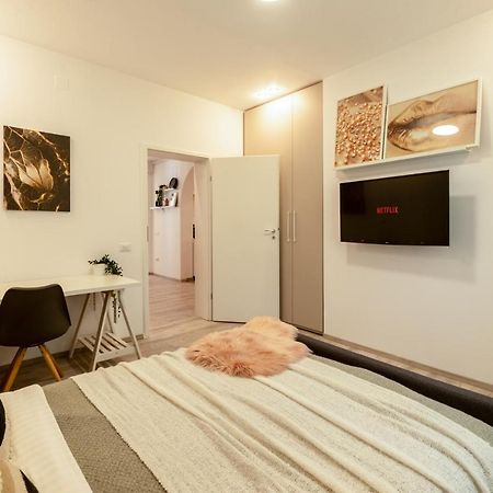 Ideal Stay: Spacious 2Br Apt Near Calea Victoriei Бухарест Экстерьер фото