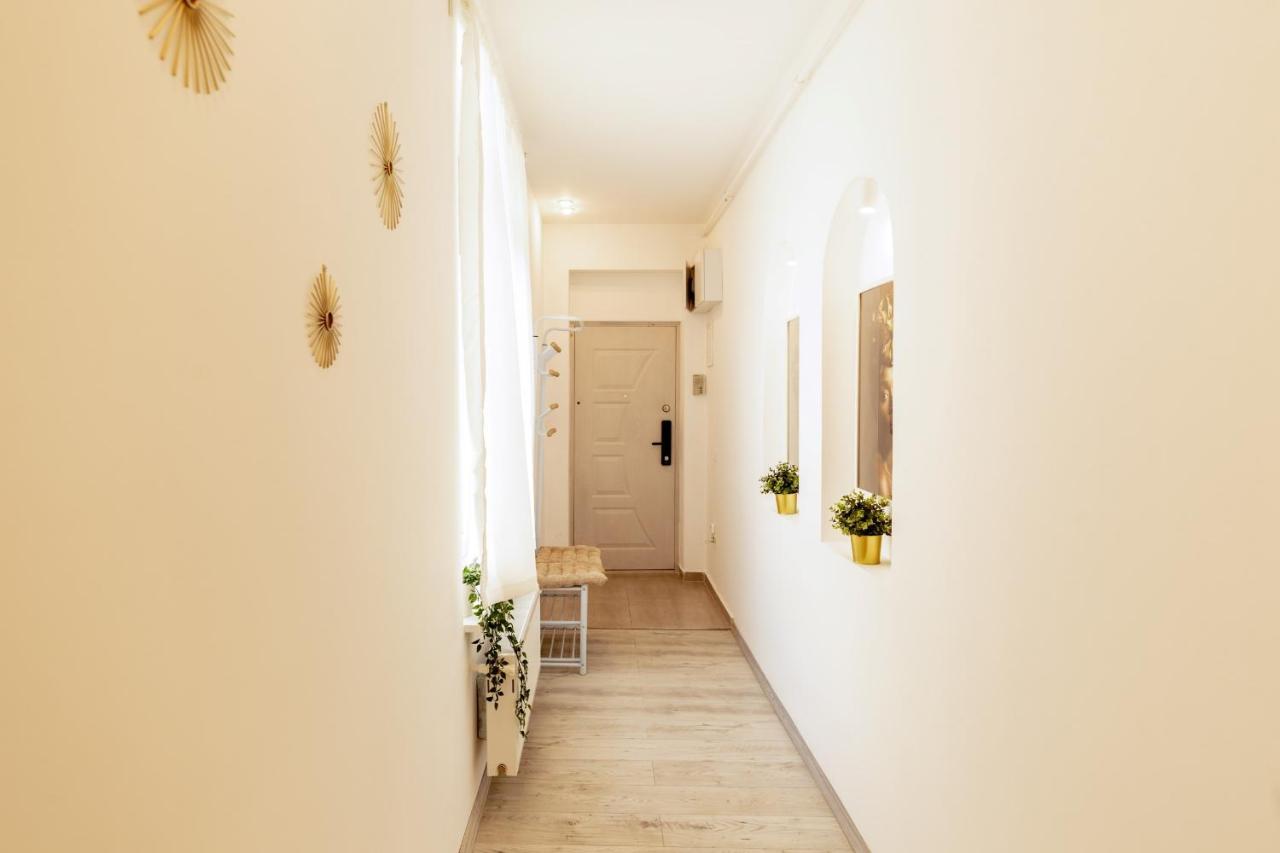 Ideal Stay: Spacious 2Br Apt Near Calea Victoriei Бухарест Экстерьер фото