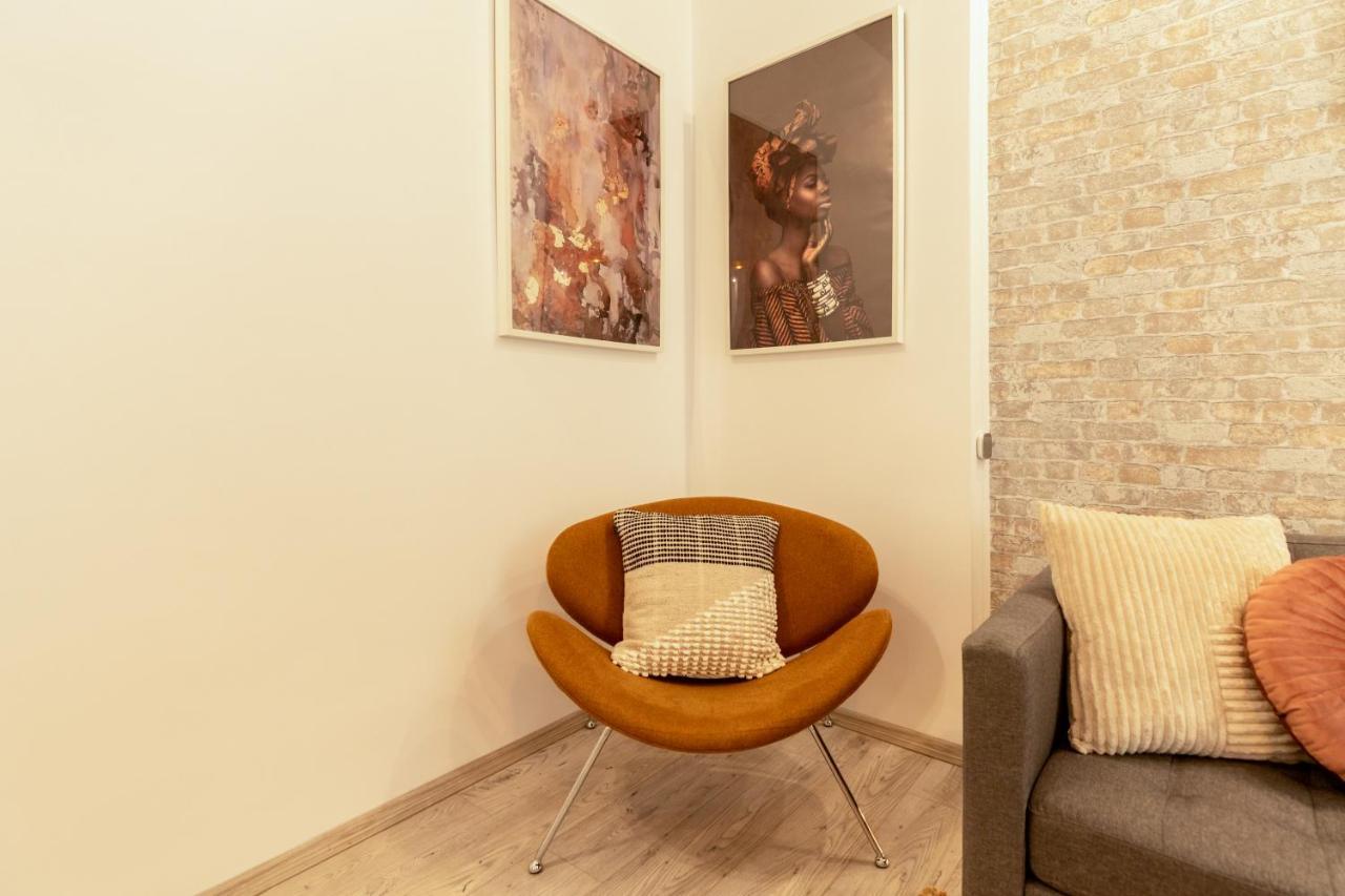Ideal Stay: Spacious 2Br Apt Near Calea Victoriei Бухарест Экстерьер фото
